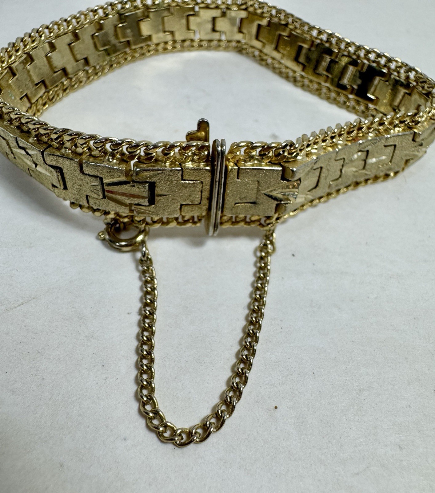 Brushed Gold Tone Articulated Link 8″ Bracelet With Safety Chain Gift Vintage