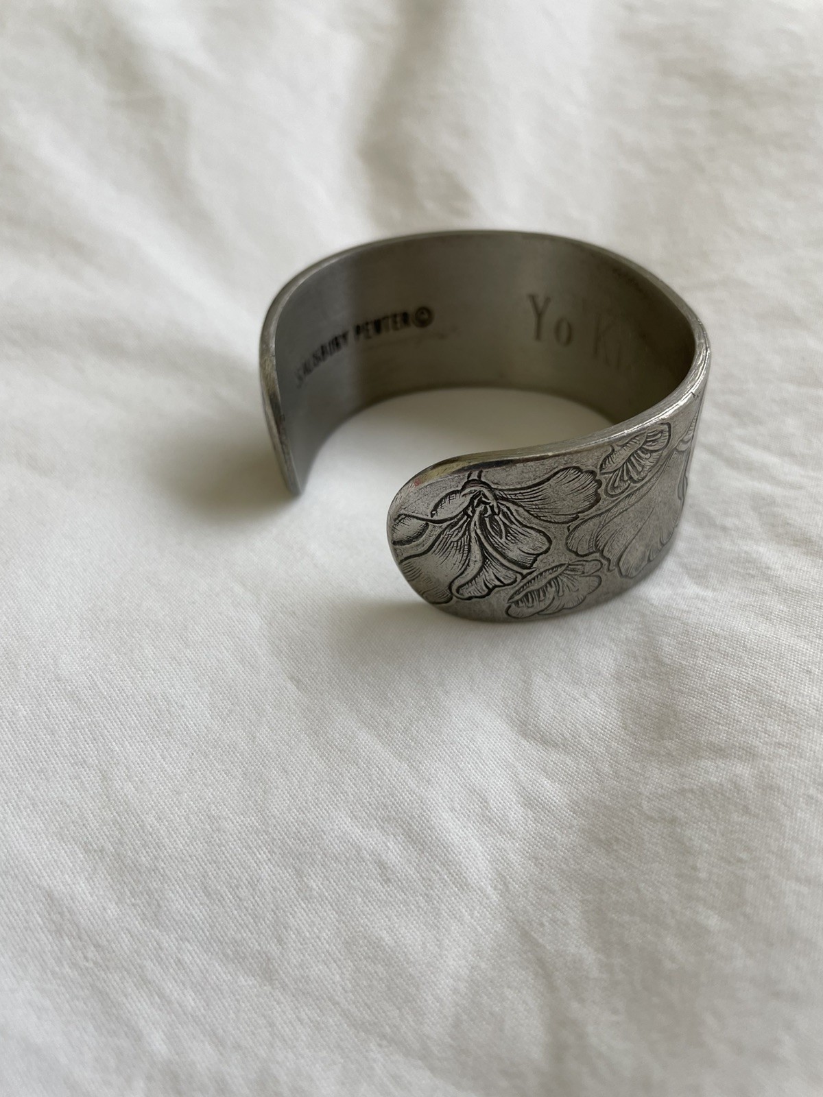 VTG SALISBURY PEWTER AUGUST POPPY FLOWER 1” WIDE CUFF BRACELET SIGNED