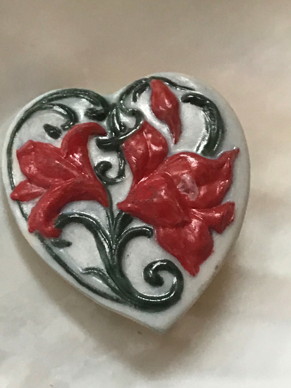 Estate Painted Ceramic Heart with Red Flowers Pin Brooch – 1 and 3/8th’s x 1.25