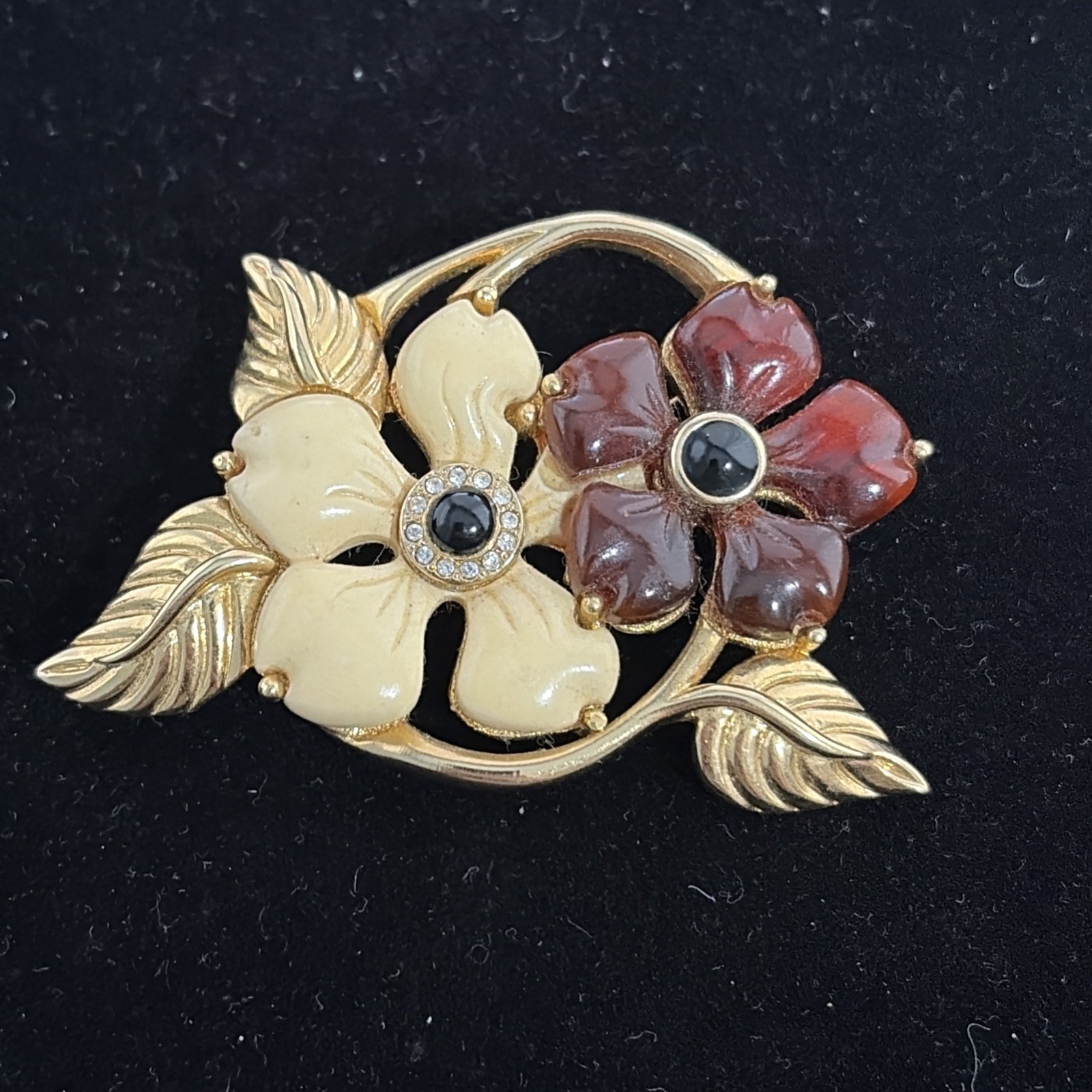 Vintage Monet Dimensional Flower Brooch W/Amber & Cream Petals – Florentine