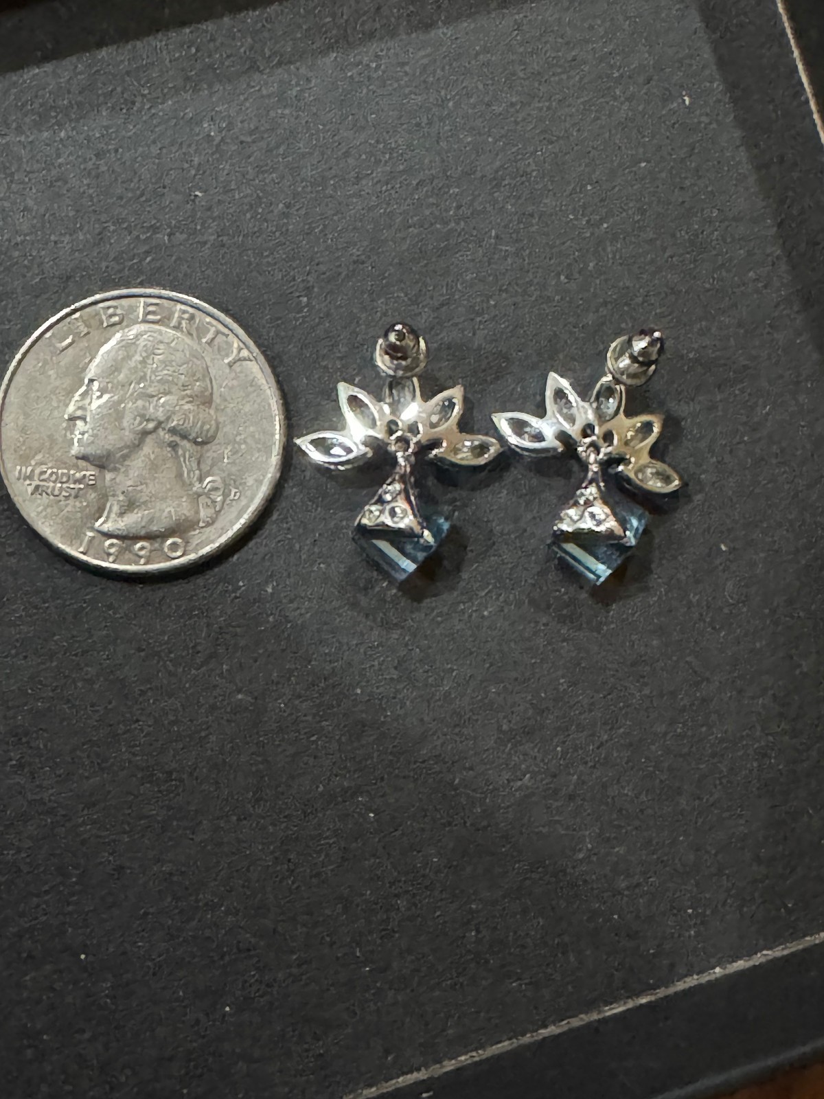 Beautiful Vintage Aquamarine Center CZ Cubic Zirconia Silver Tone Stud Earrings
