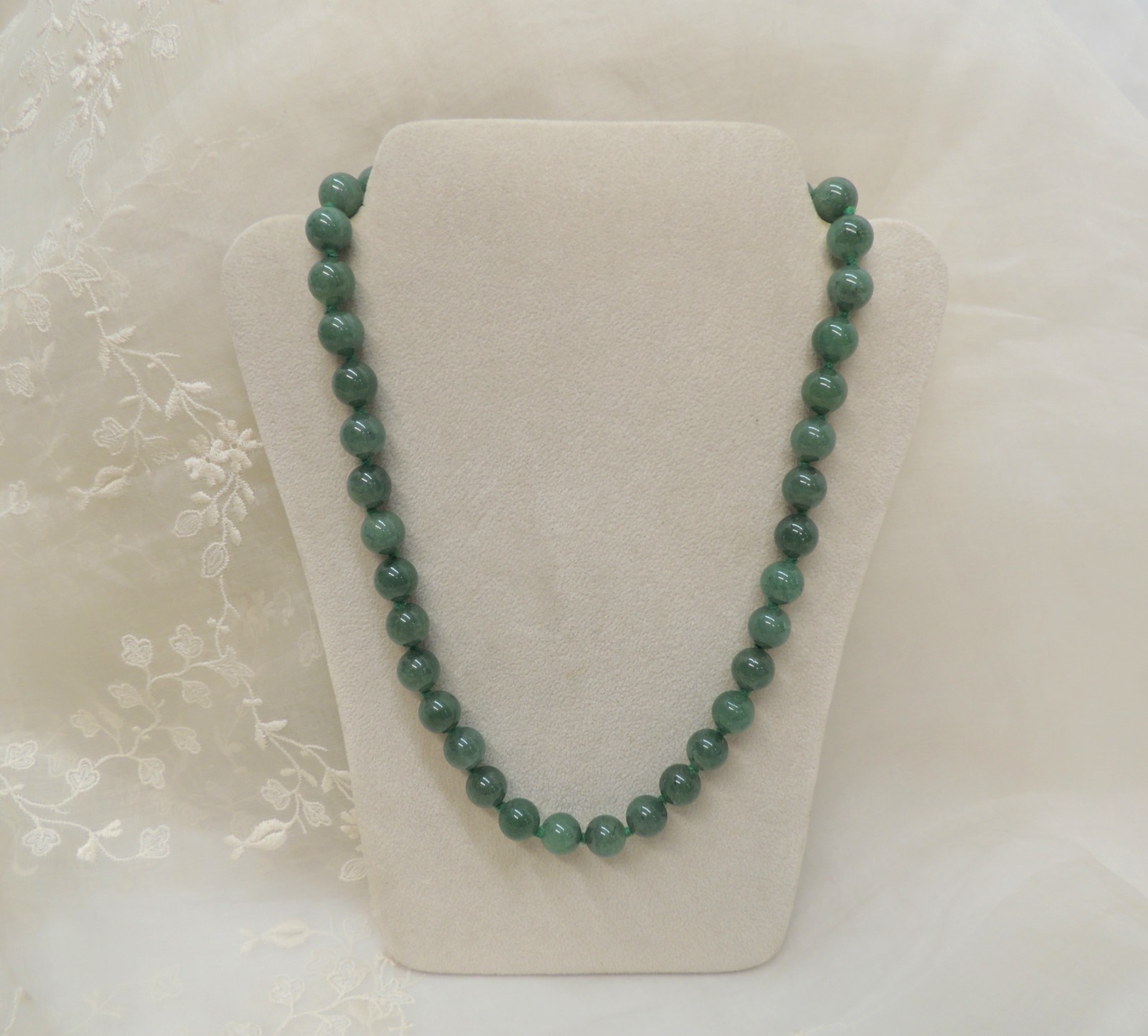 Vtg Dark Green Jade Stone Beaded Knotted Strand Necklace 18″