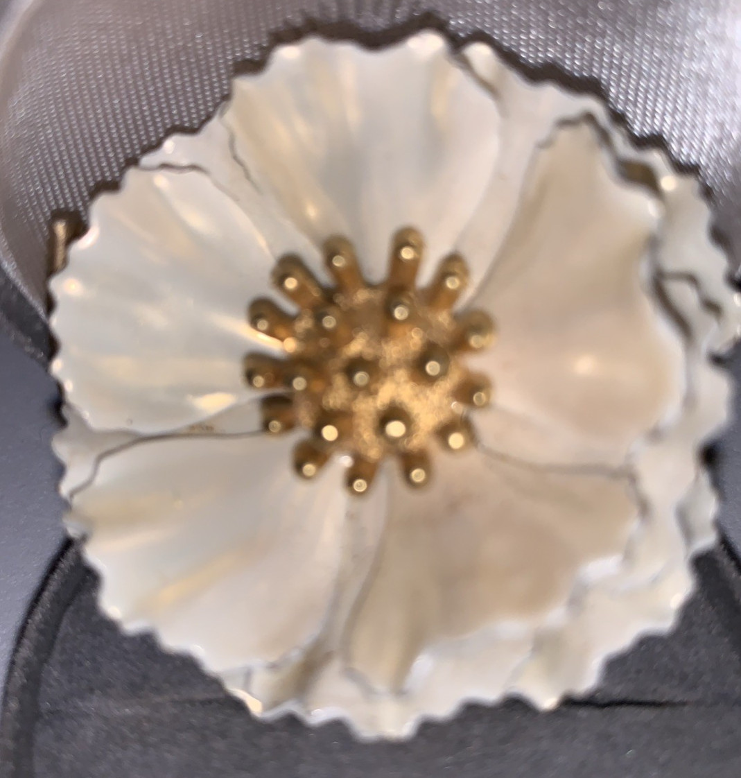 Vintage Estate Flower Cream/yellow Gold tone center safety clasp 1 1/2 in. dia.