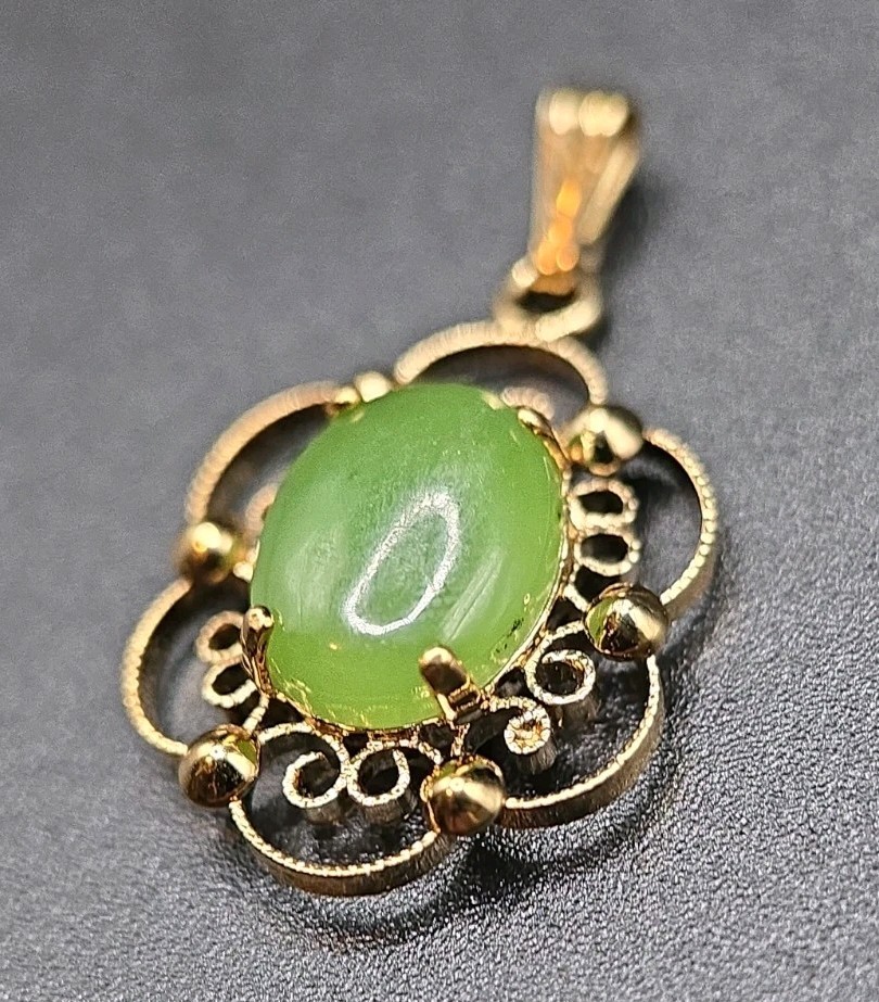 ​Vtg Gold on Sterling Silver Filigree Jade Cabochon Flower Pendant Vermeil 1.5g