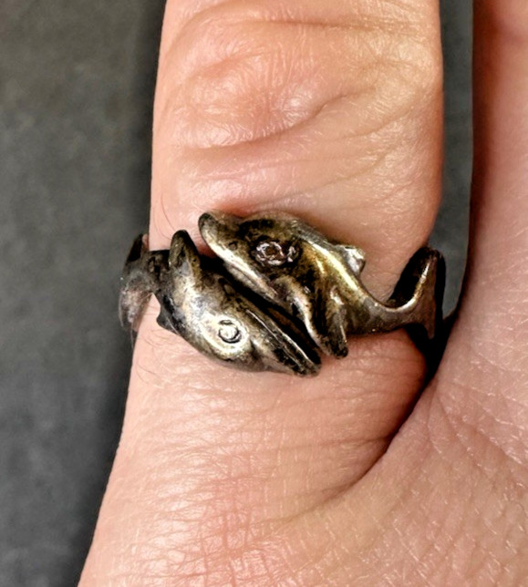 Vintage Sterling Silver 925 Ring with Dolphins Size 7.25 ~ Heavy Patina