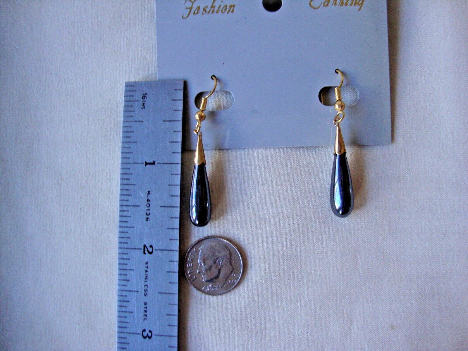 VINTAGE 1970s CLASSIC HEMATITE TEARDROP GOLD TONE HOOK DANGLE/DROP EARRINGS