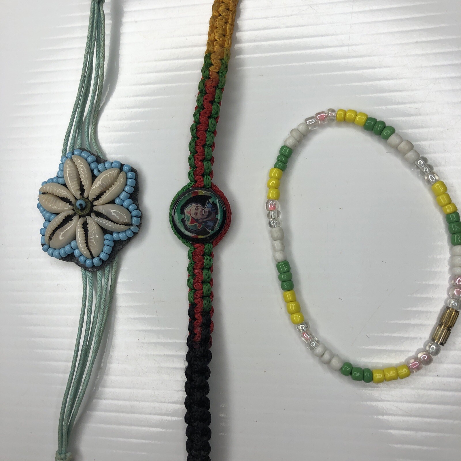 X1 Lot Vtg Retro Bracelets Glass Headed Jamaica Bob Marley Woven Hemp Green Red