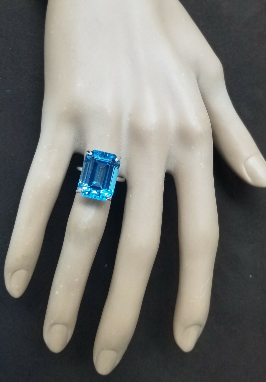 Vintage 14K White Gold Engagement Ring 14.57CT. Blue Topaz Rectangular Shape