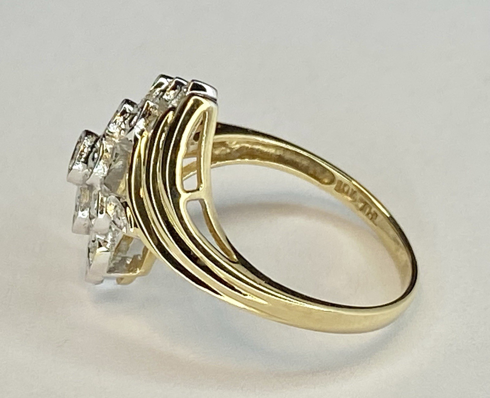 Vintage 80’s 90’s 10K Yellow Gold Diamond Cluster Leaf Bypass Ring Size 6.9