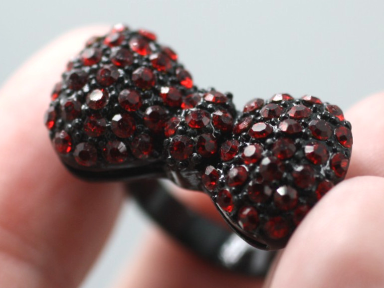 Black enamel finish ruby red rhinestone bow ribbon band ring size 4