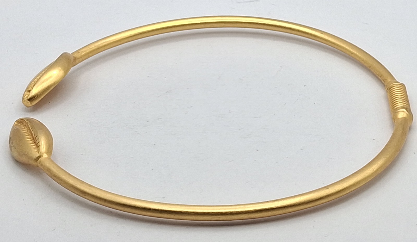 Kenneth Jay Lane KJL Brushed Gold Tone Cowrie Sea Shell Hinged Collar Necklace