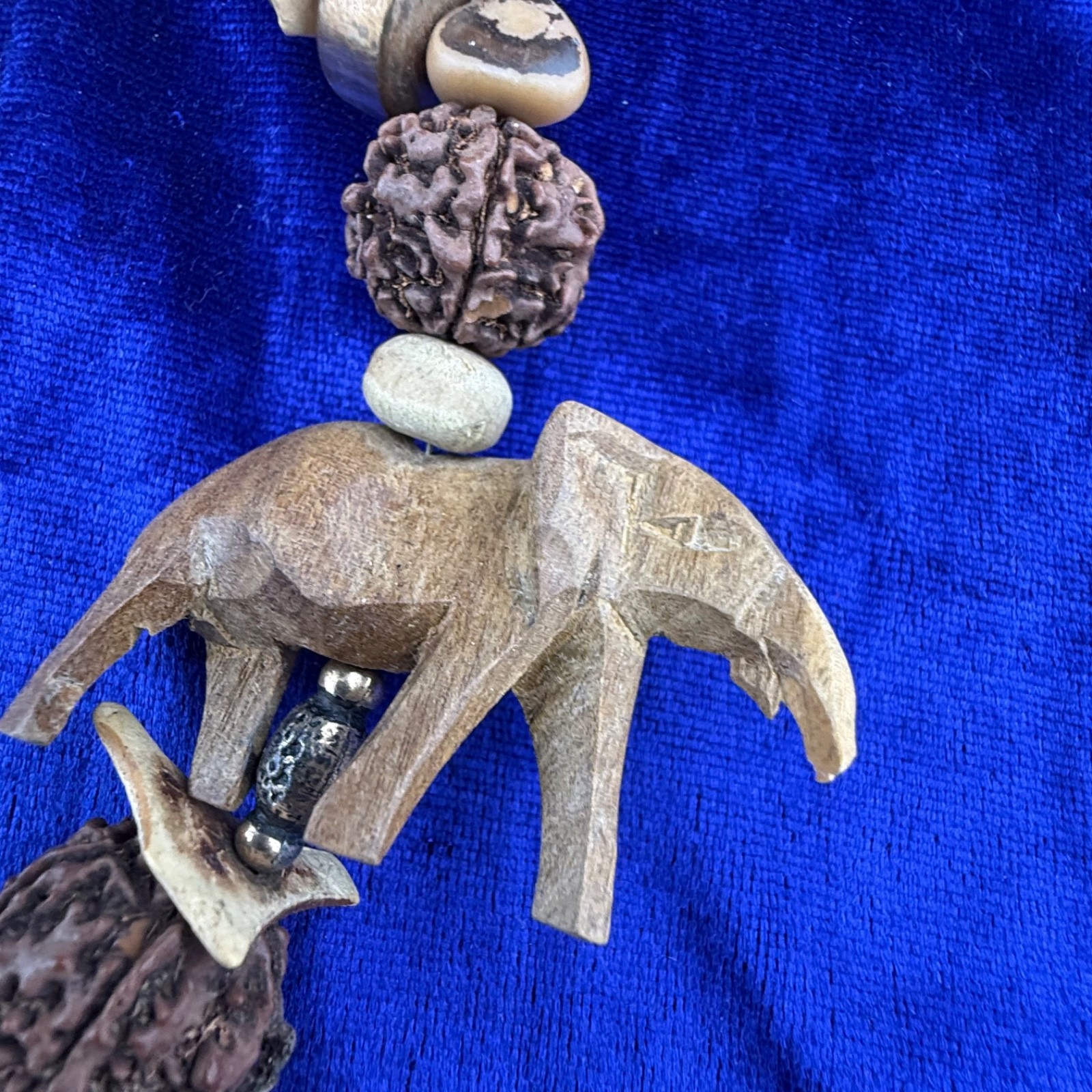 Vintage Wood Carved Necklace Safari Jungle Giraffe Elephant Lion 36”