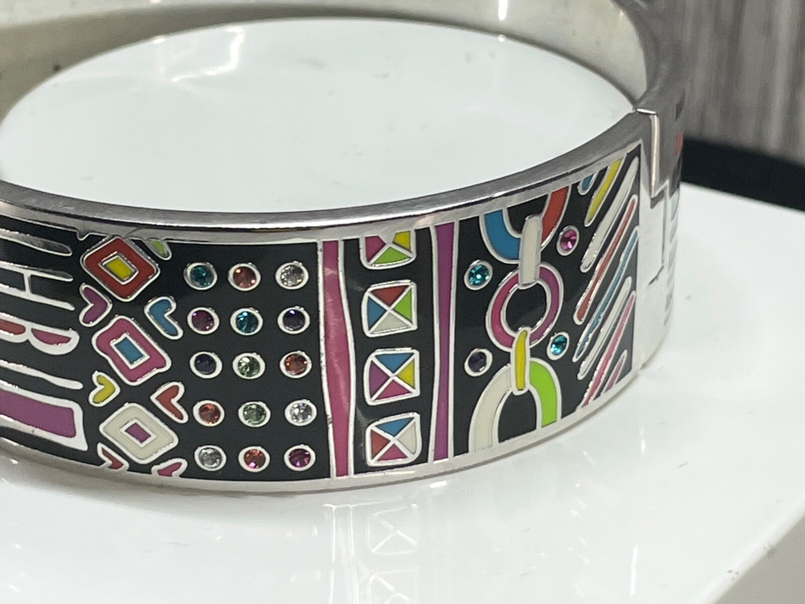 Metal Hinged Bracelet w/ Rhinestone opening Beautiful Colorful VIntage