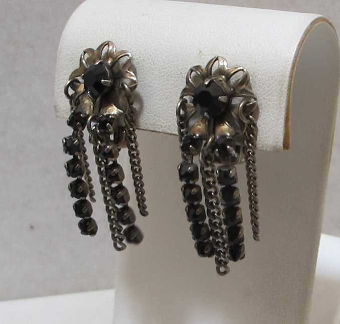 Vintage LA ROCO Black Rhinestone Gold Chain 5 Dangle Clip Earrings 1-3/4”