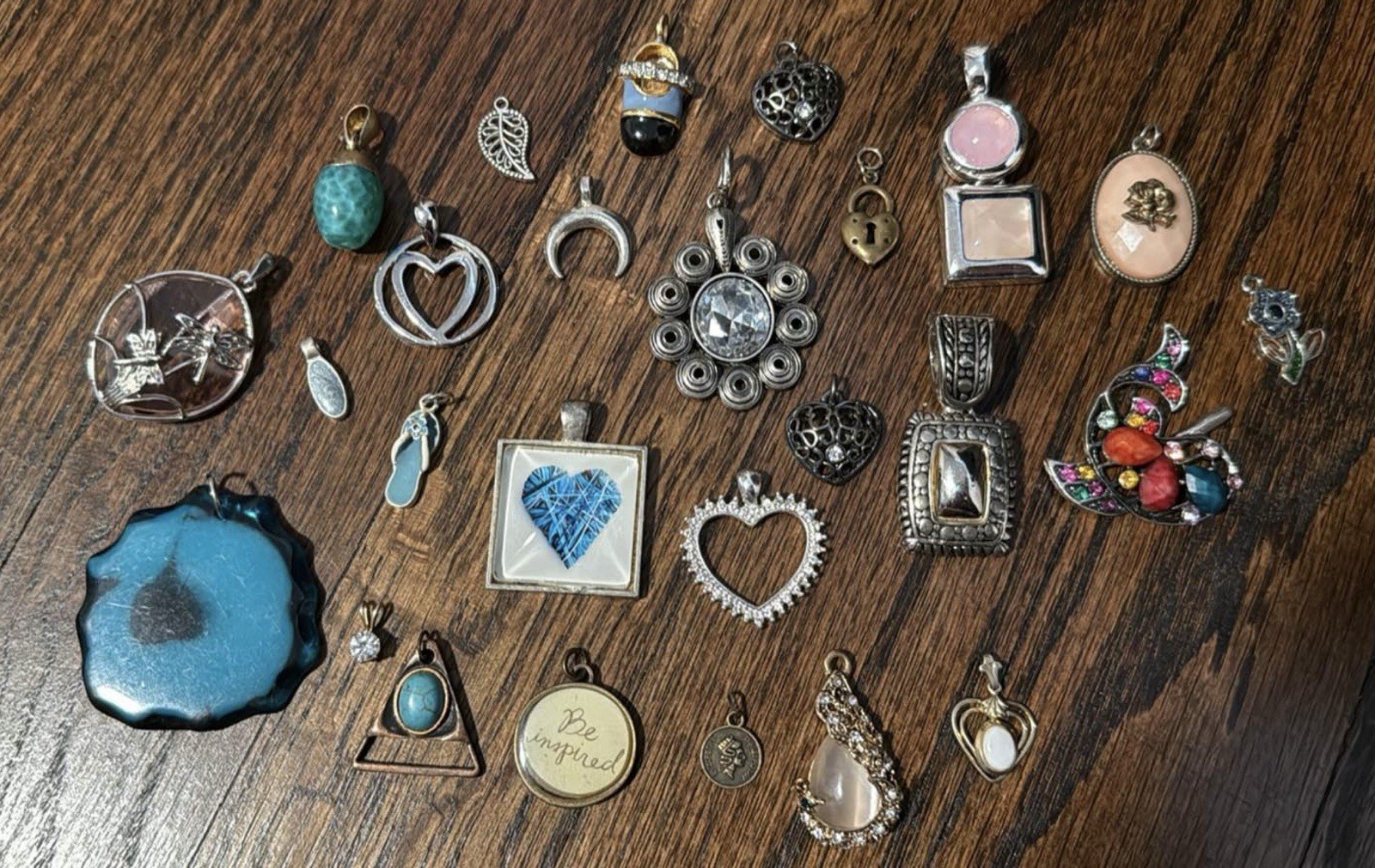 Vintage Pendant Charm Jewelry Lot Baby Shoe Hearts Flowers Leaf Gold Silver Tone