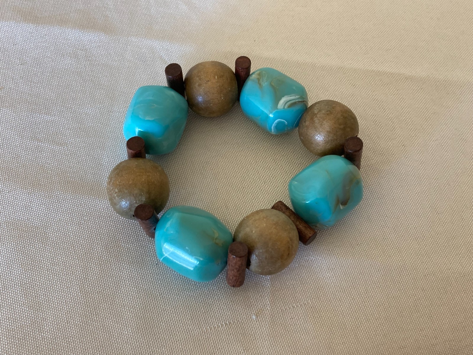 Vintage Large Faux Turquoise Lucite and Wood Bear Stretch Bracelet – 6″