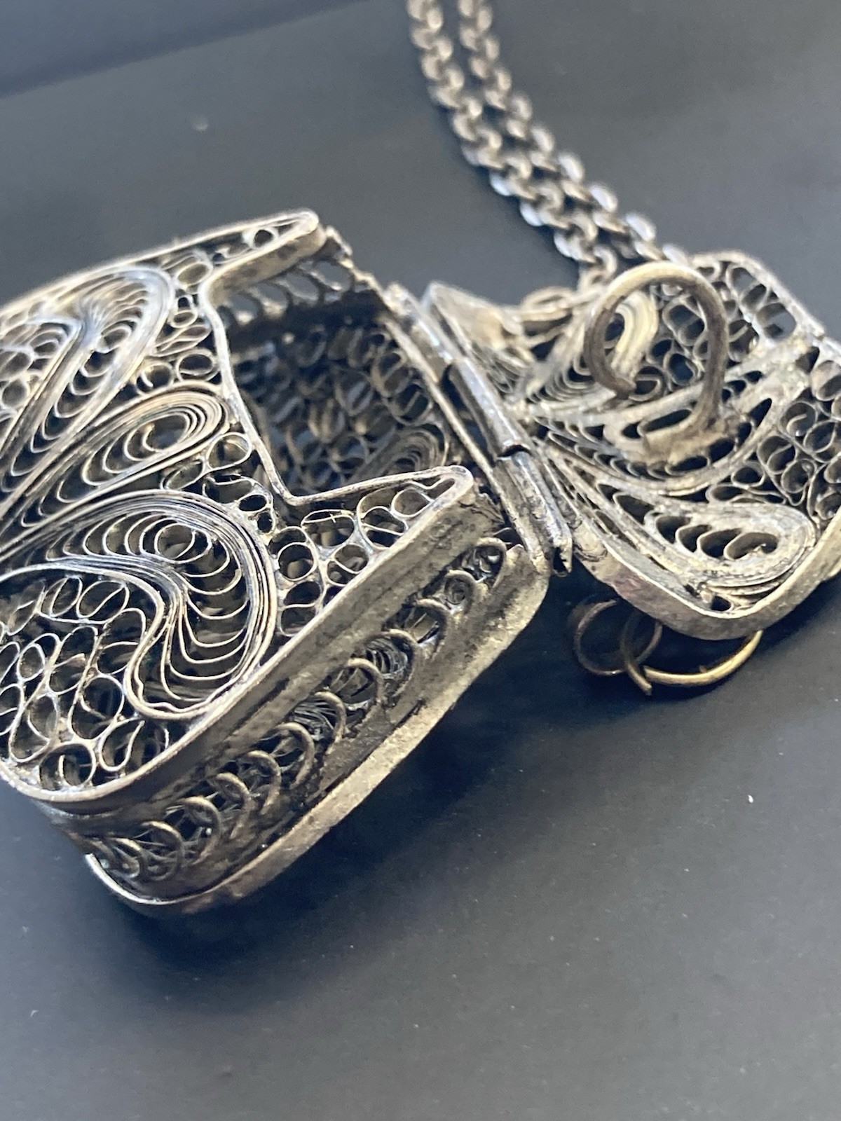 Vintage Silver FILIGREE Purse Necklace 35″ Long Chain Perfume Keepsake Holder