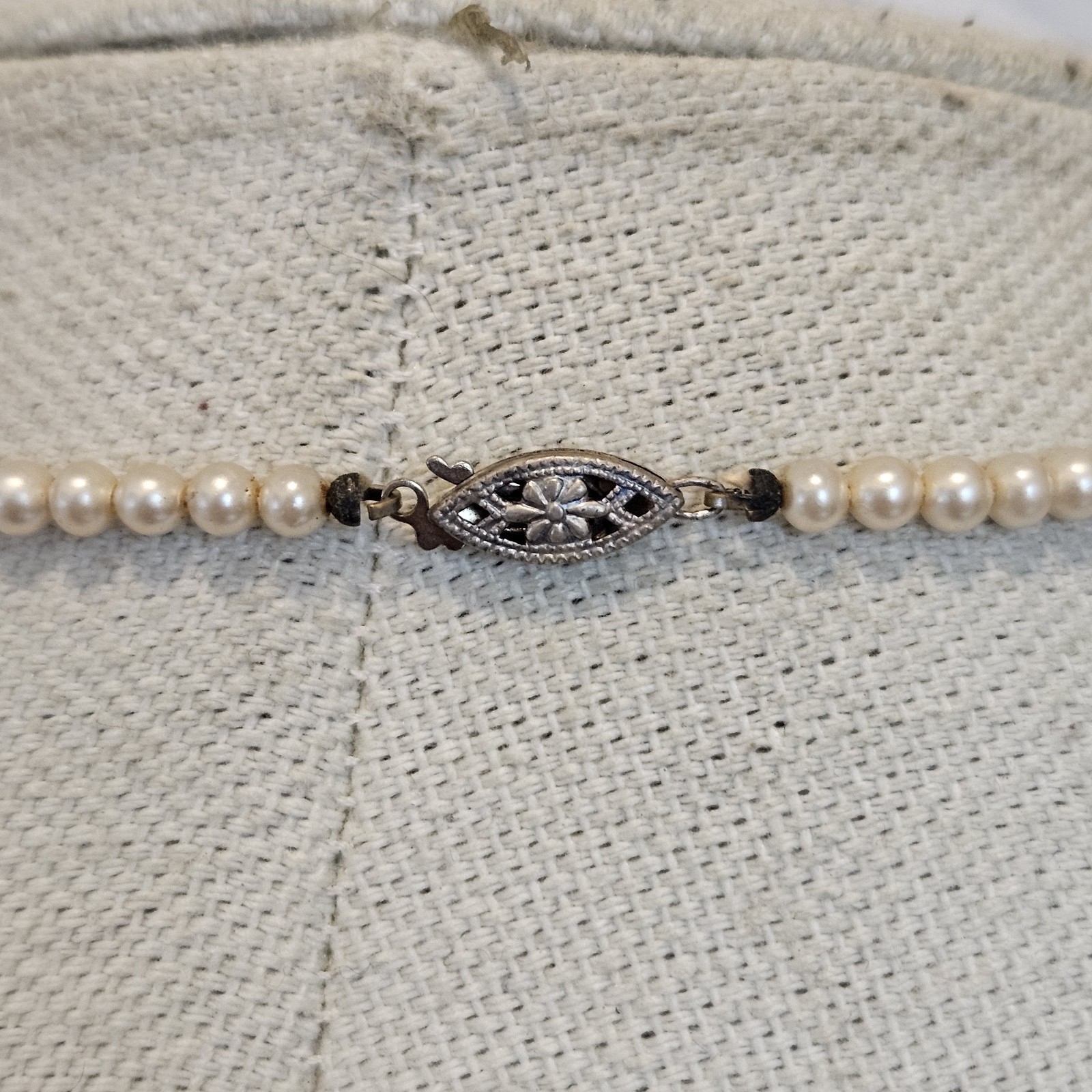 Vintage Graduated Faux Pearl 16″ Necklace Sterling Silver Clasp