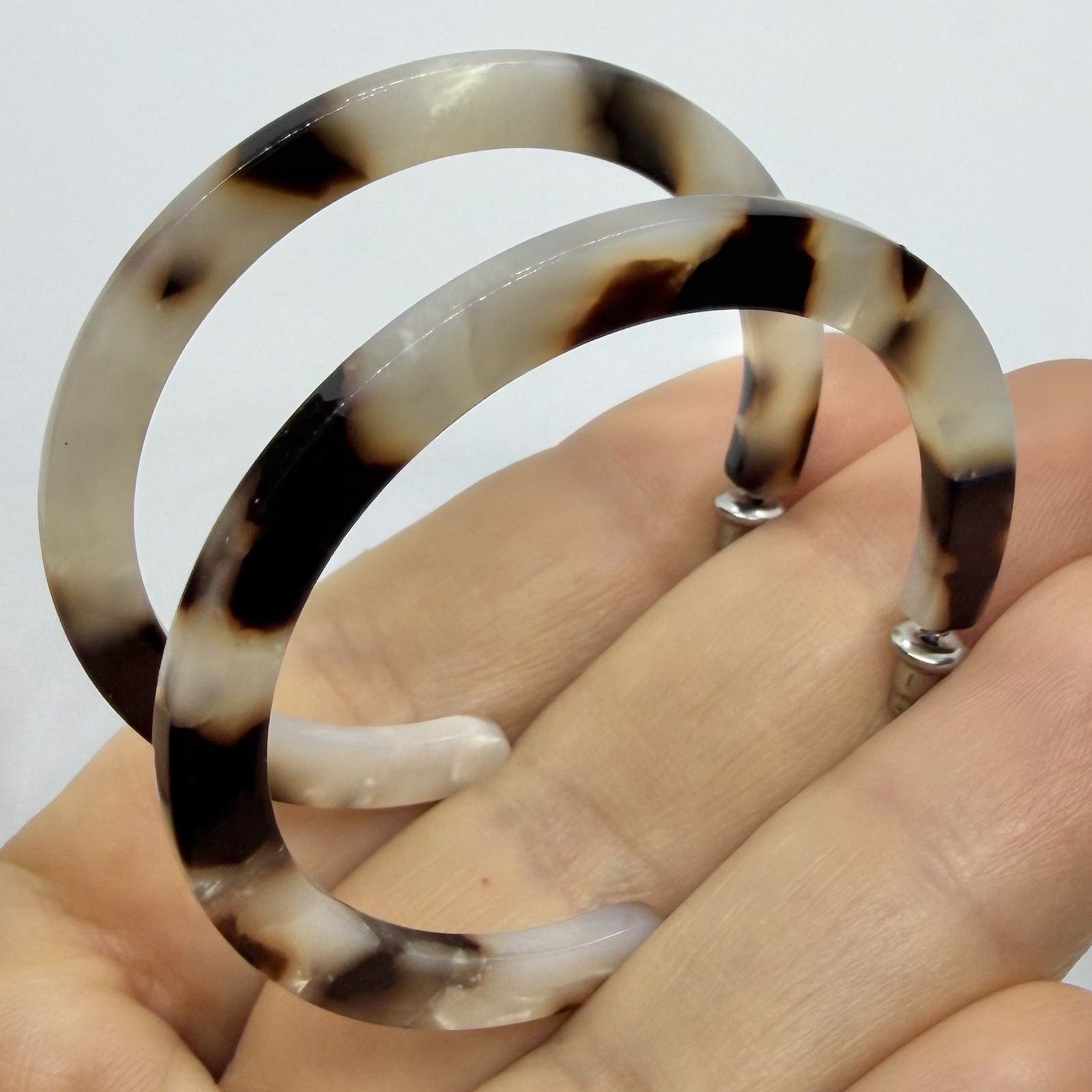 Vtg Brown White Large Resin Hoop Statement Earrings Round Post Mottled Marbled