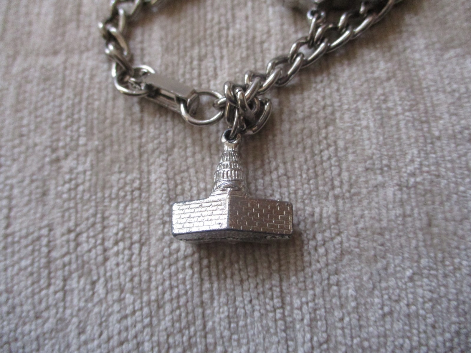 Vintage Silvertone Dangle Bracelet Wisconsin Seal and Buildings