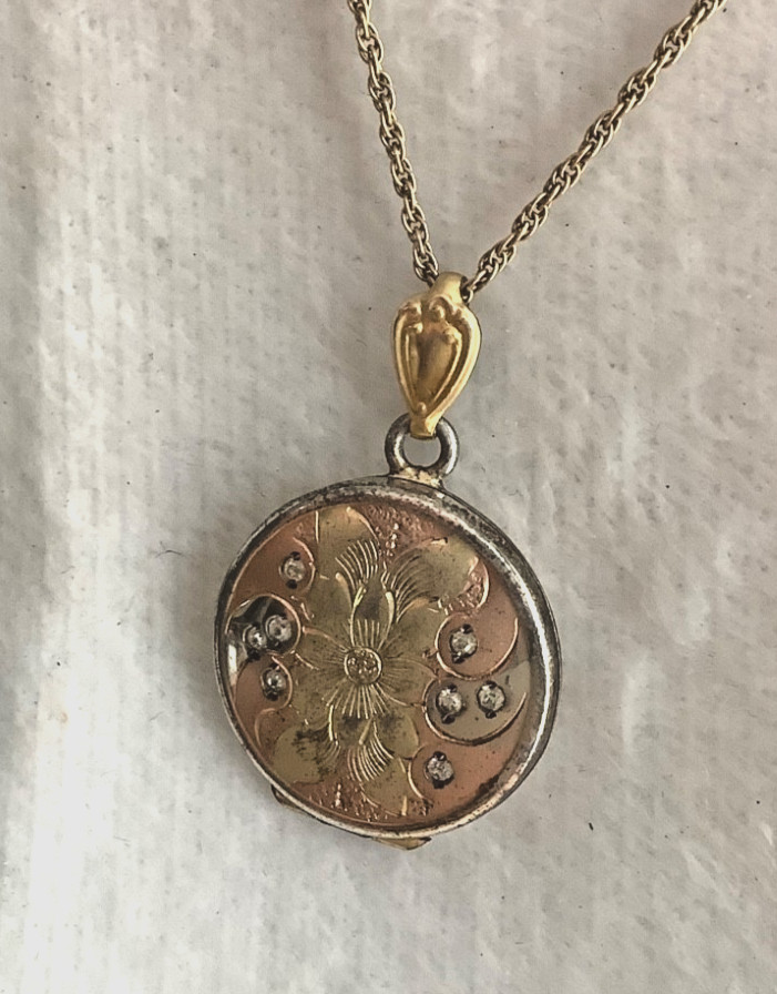Antique 1/20 12K Yellow Gold Filled Chain 18″ Photo Locket 3 Tone Etched Floral