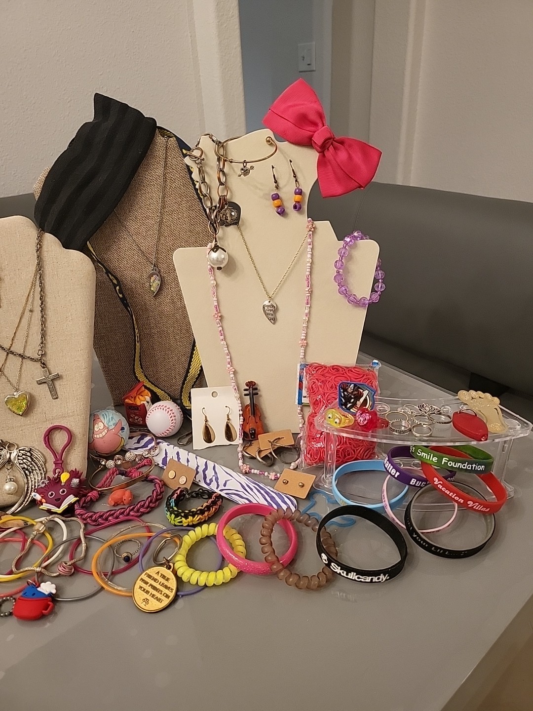 Costume Jewelry Lot 90 Pc + Girls Dress Up Box Collectibles, Hair Pcs And MoreG4