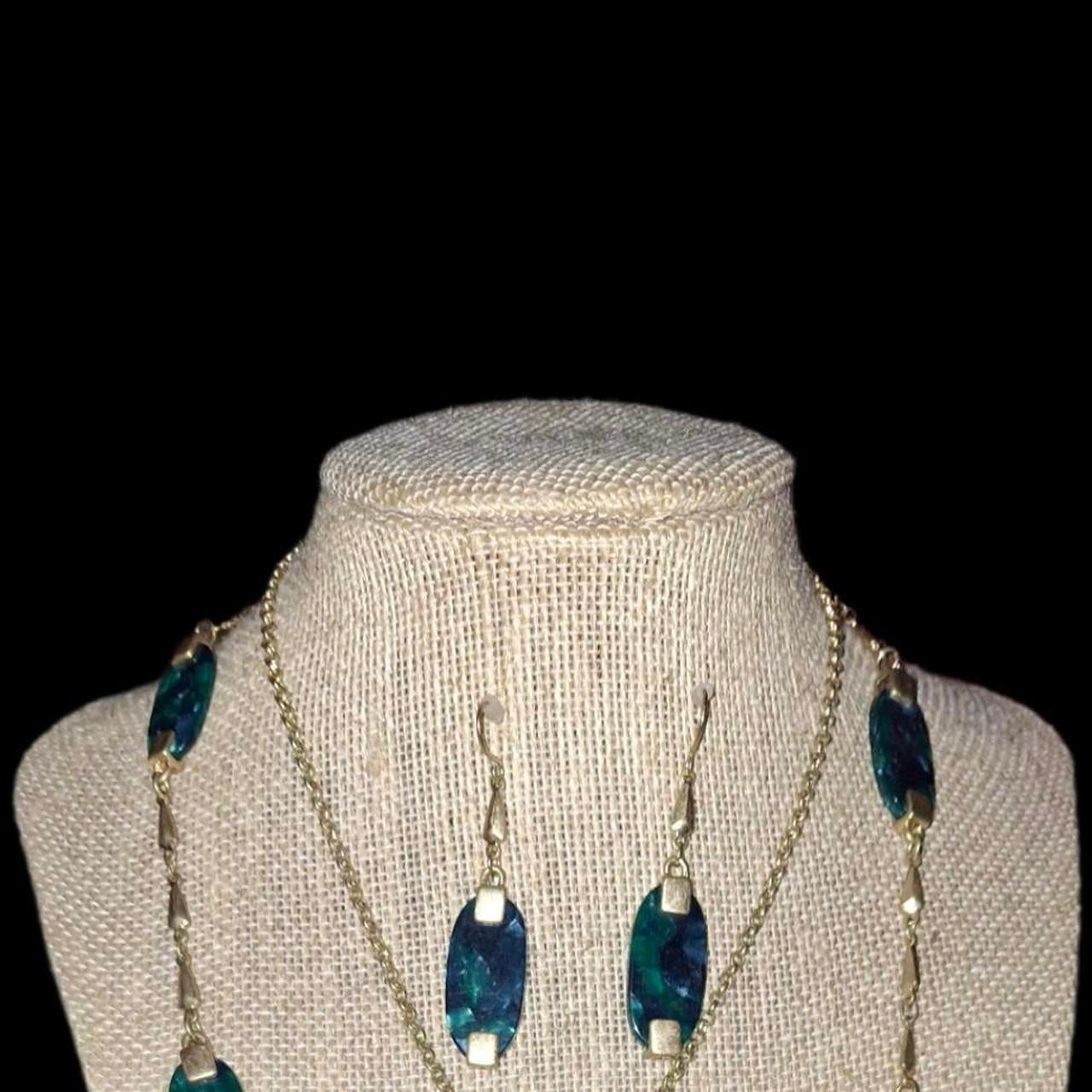 shelled resin elegant station necklace with earrings goldtone