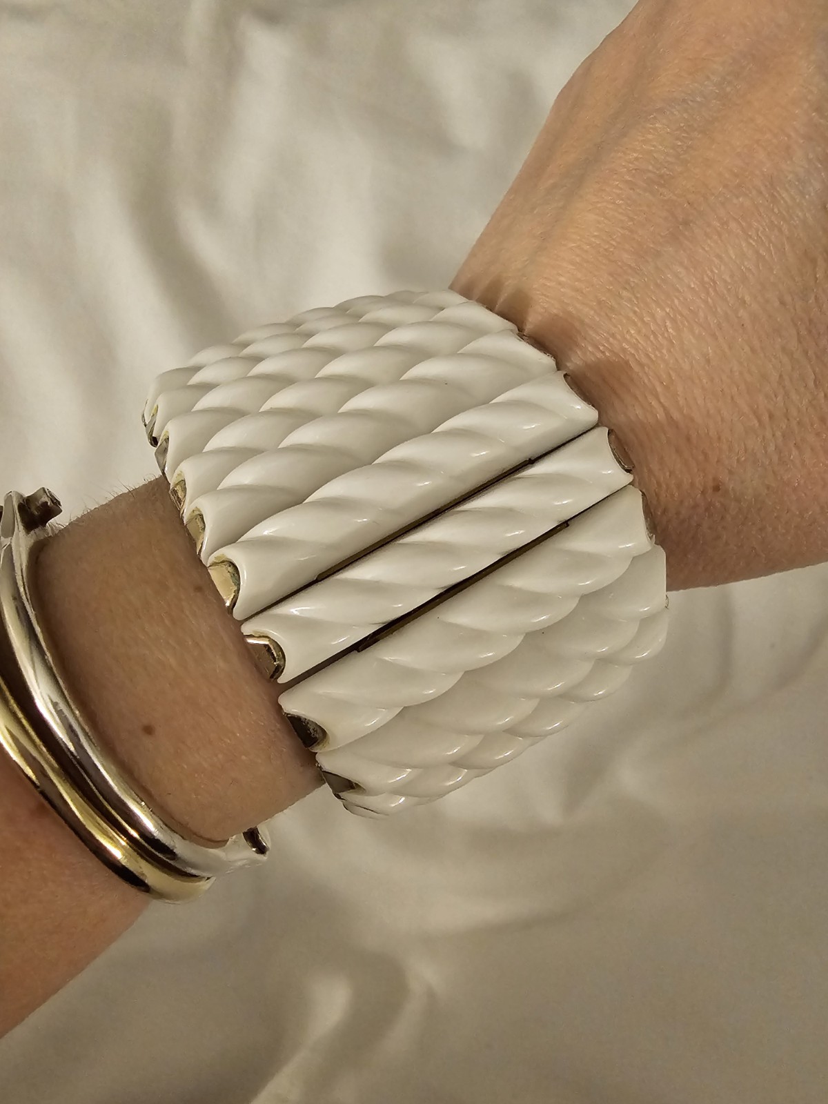 Vintage White Molded Plastic Wide Expanding Bracelet