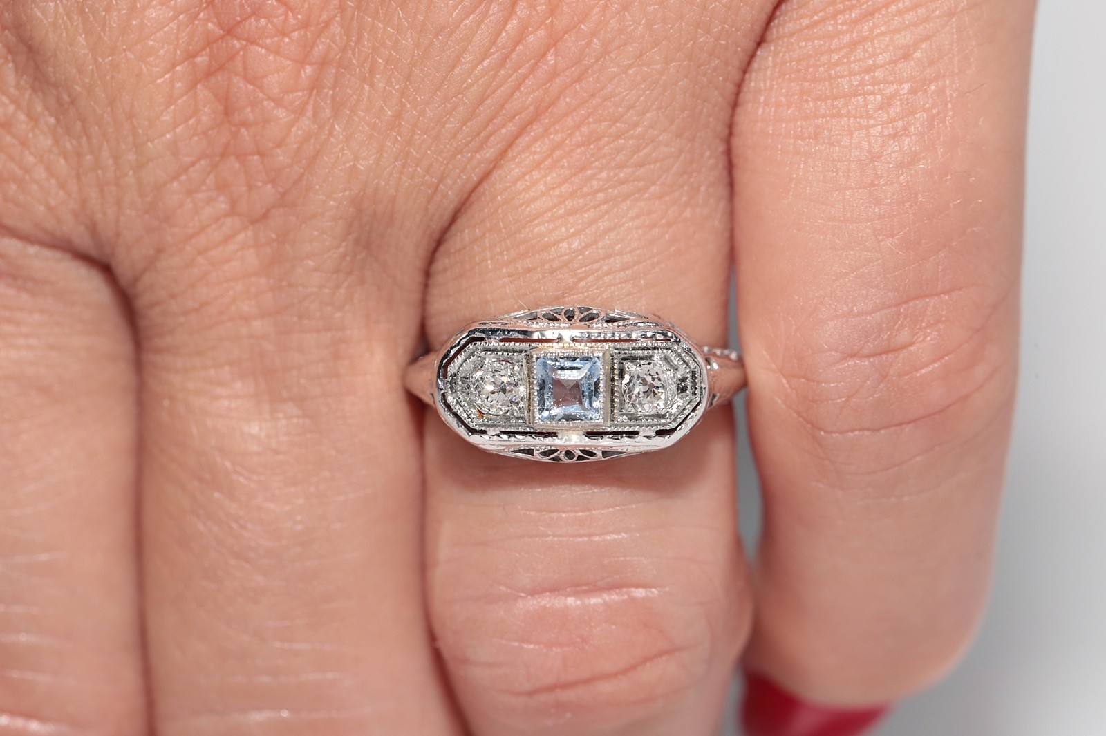 Antique Circa 1920s Art Deco 18k Gold Natural Diamond And Aqua Marine Ring