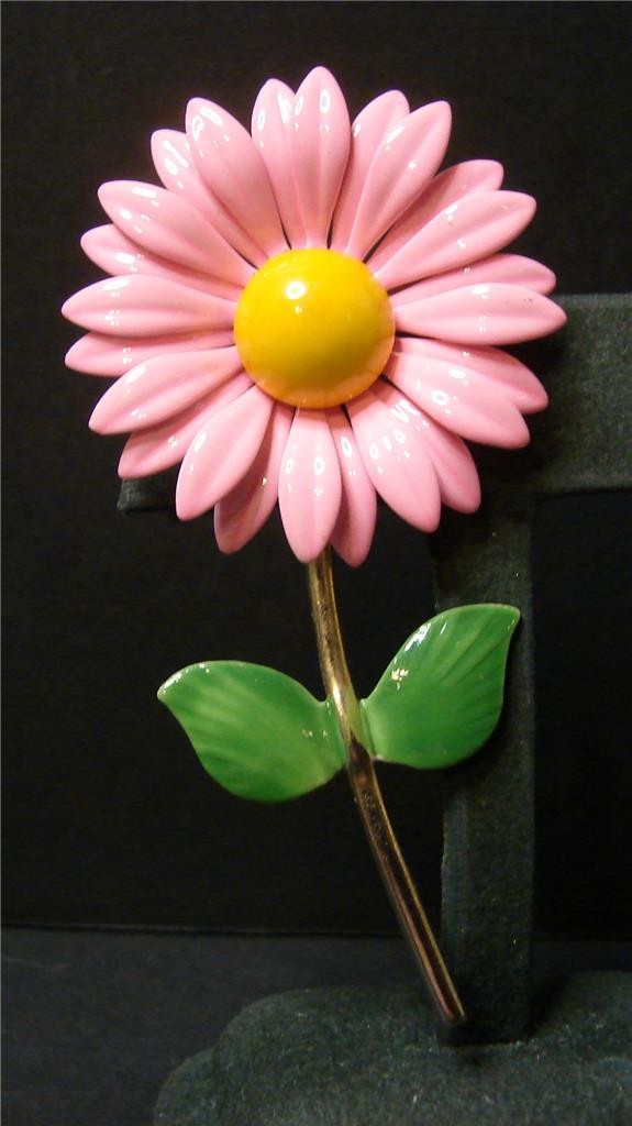 Vintage Retro Mod 60’s Pink & Yellow Enamel Metal Daisy Flower w Stem Pin Brooch