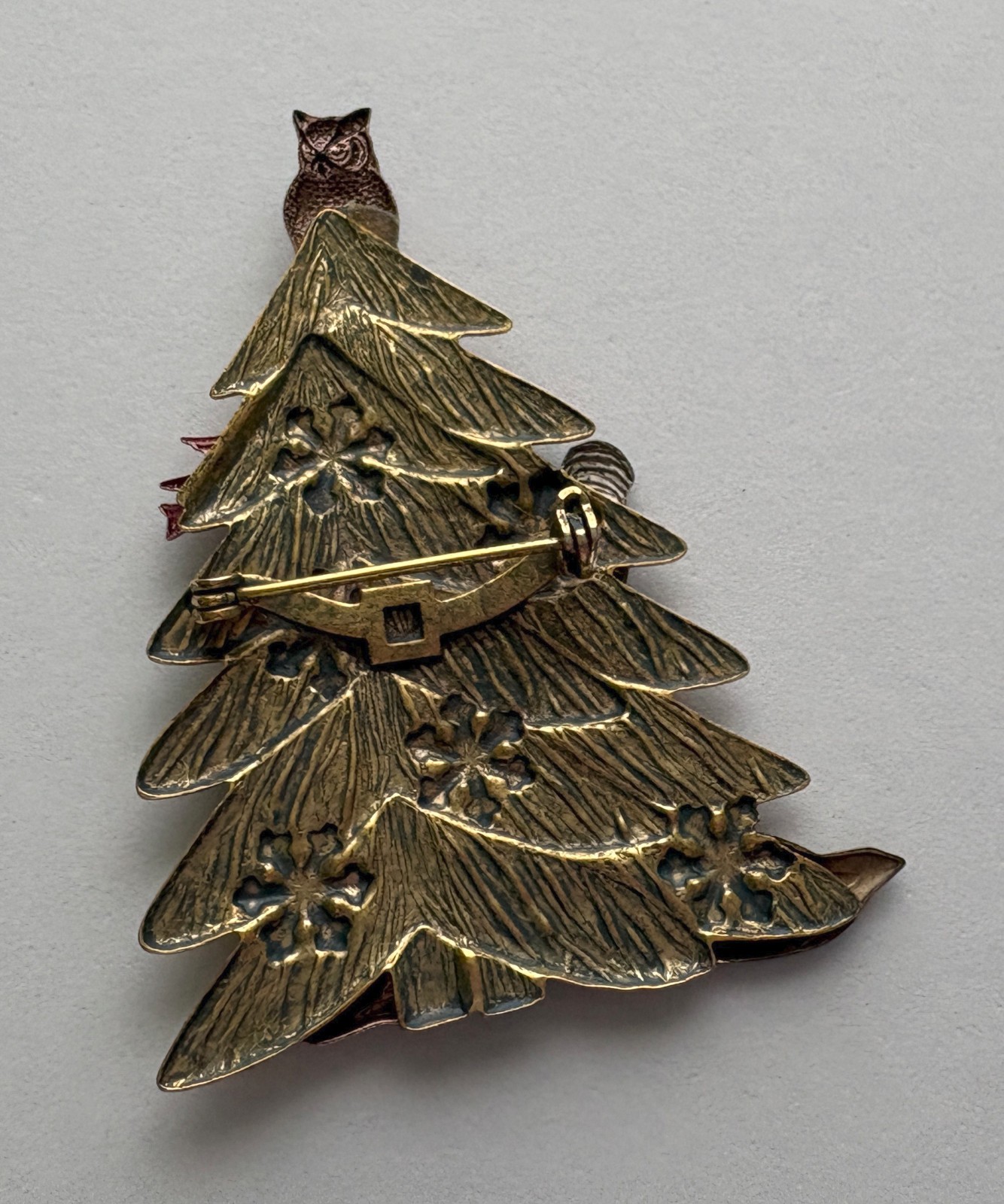 VINTAGE CHRISTMAS TREE PIN BROOCH ARTISAN METAL ANIMALS PINK RHINESTONES HTF 55