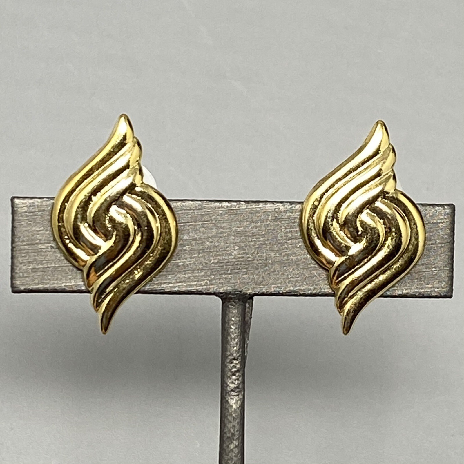 Earrings Drop Dangle Pierced Gold Tone Swirl Shell Shiny Classic Designer 1.25″