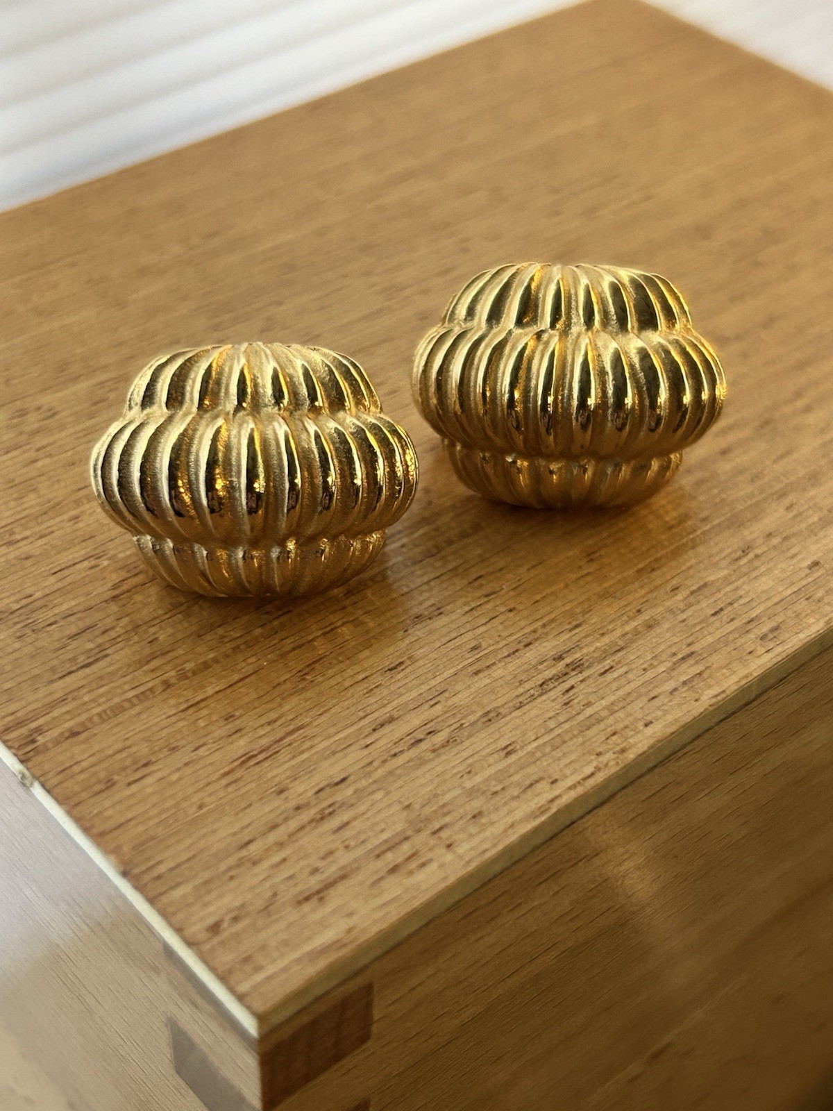 Gay Boyer Goldtone Gold Shell Dome Clip On Earrings y2k 90s 80s Chic Statement