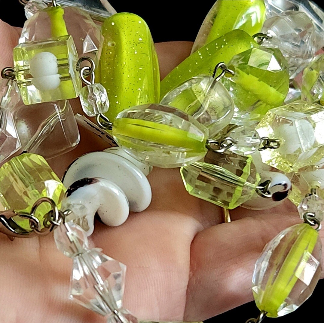 Vintage Estate UV Reactive Necklace Twist Art Glass Lime Green Acrylic Carved