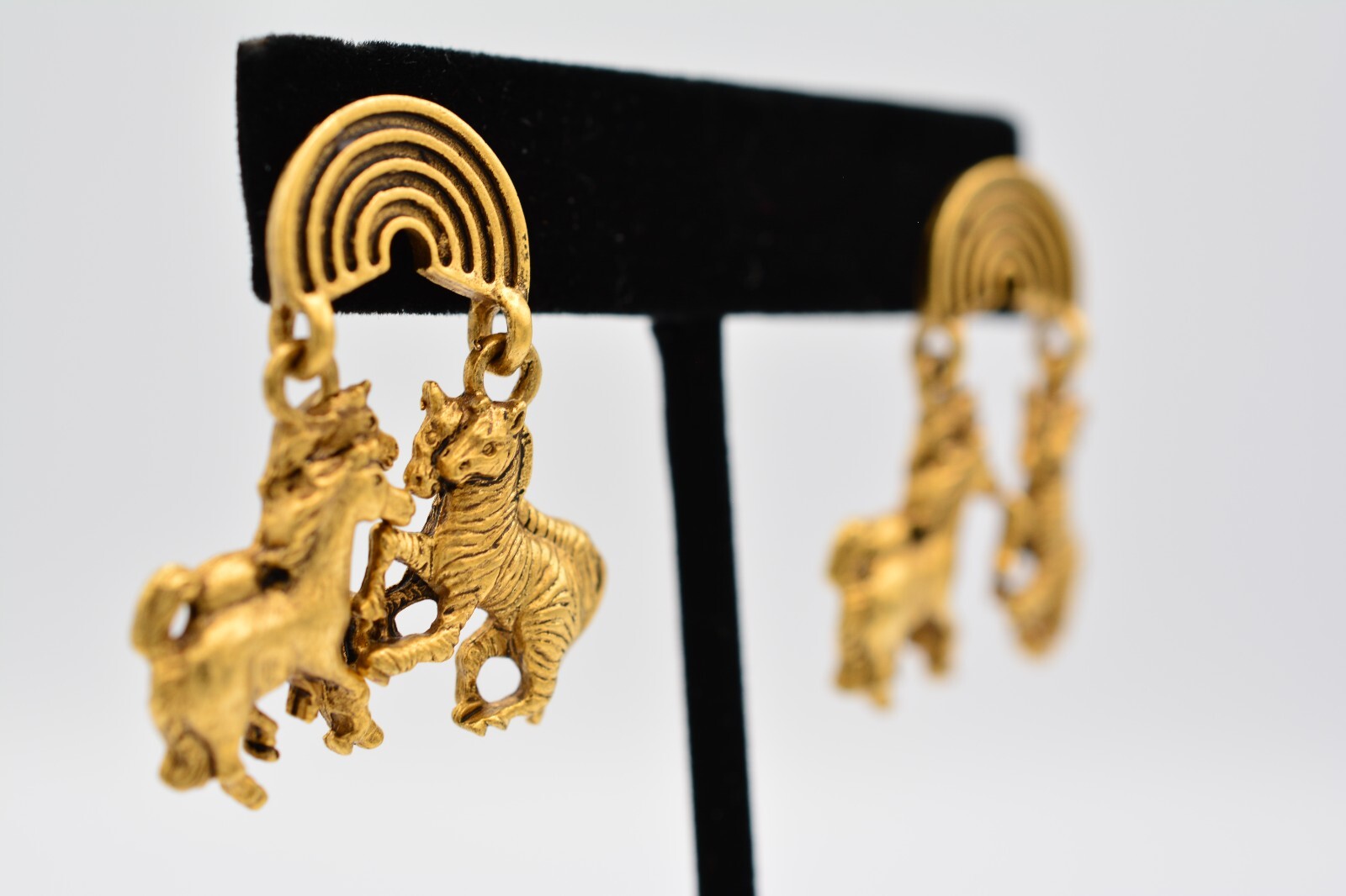 Vittorio Vintage Earrings Rainbow Animals Brushed Gold NOS 80s Signed 9C