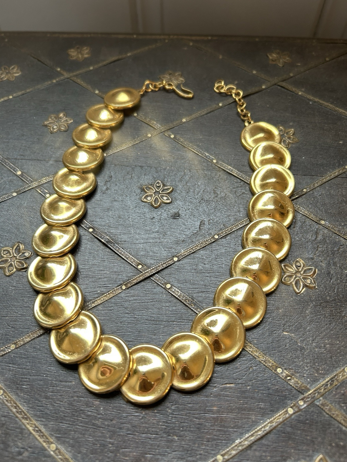 FABULOUS MONET GOLD-TONE FINISH MODERN CONVEX DISK COLLAR NECKLACE Egyptian