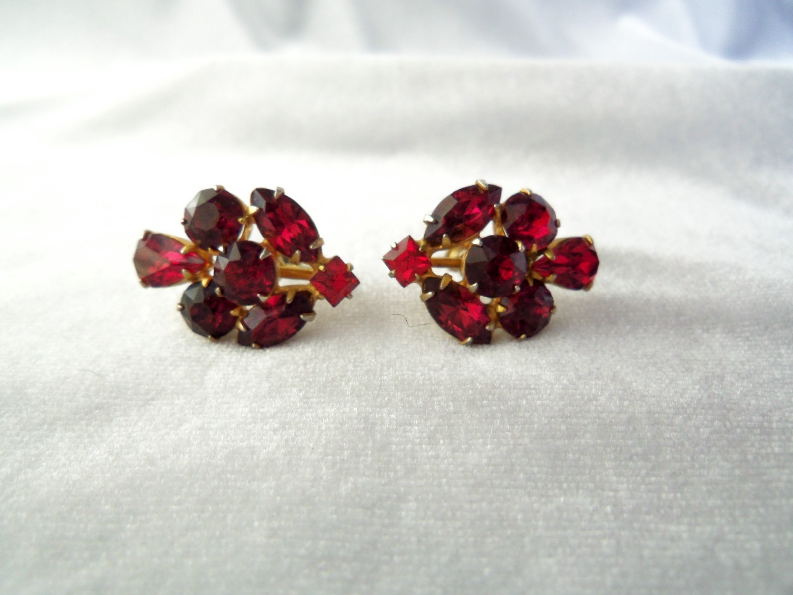 Retro Vintage Prong Set Red Rhinestone Cluster Screw Back Earrings