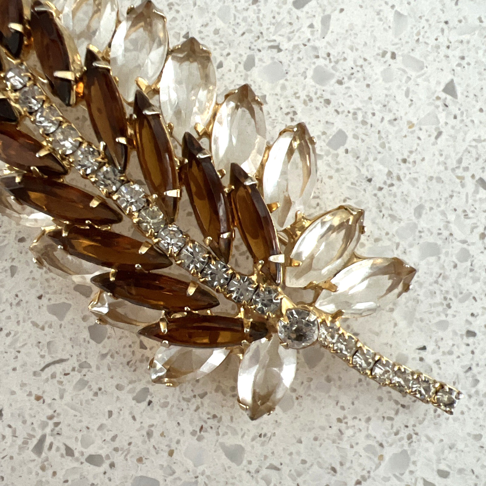 VINTAGE JULIANA DELIZZA & ELSTER AMBER and CLEAR RHINESTONE LEAF BOOCH 4″ LONG