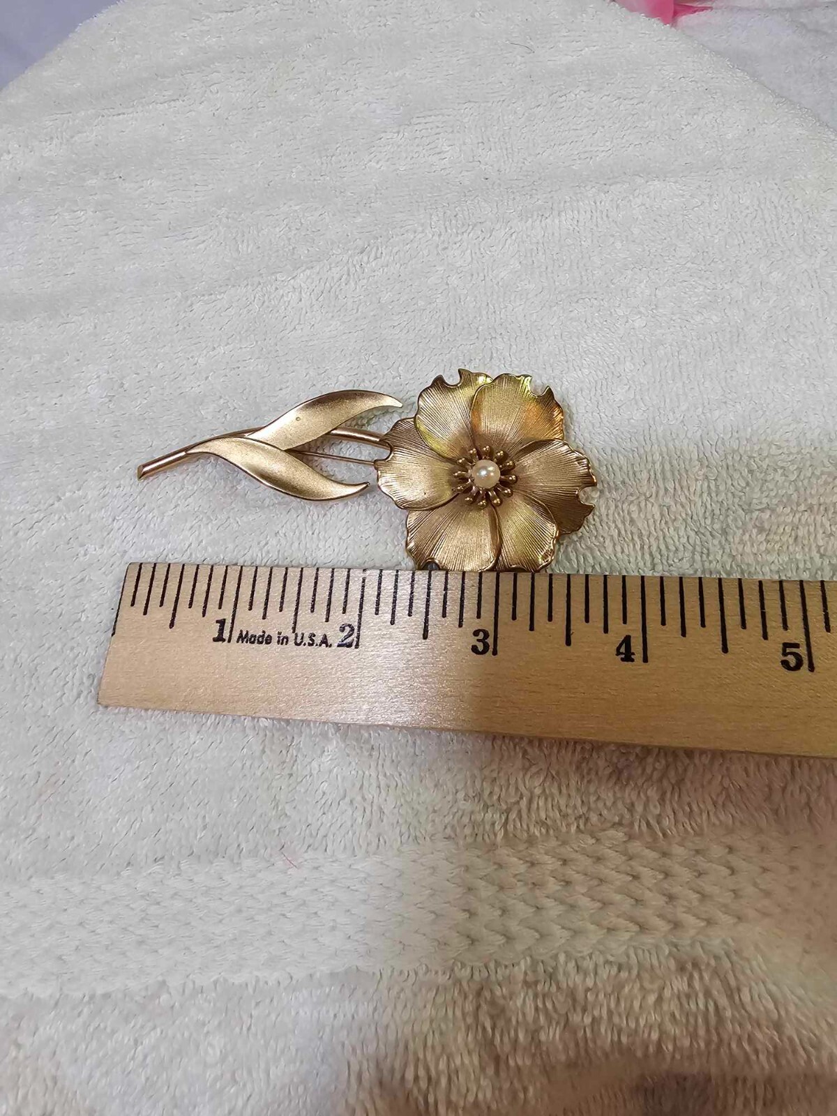 Vtg Goldtone poppy flower brooch Pin w/ Faux Pearl