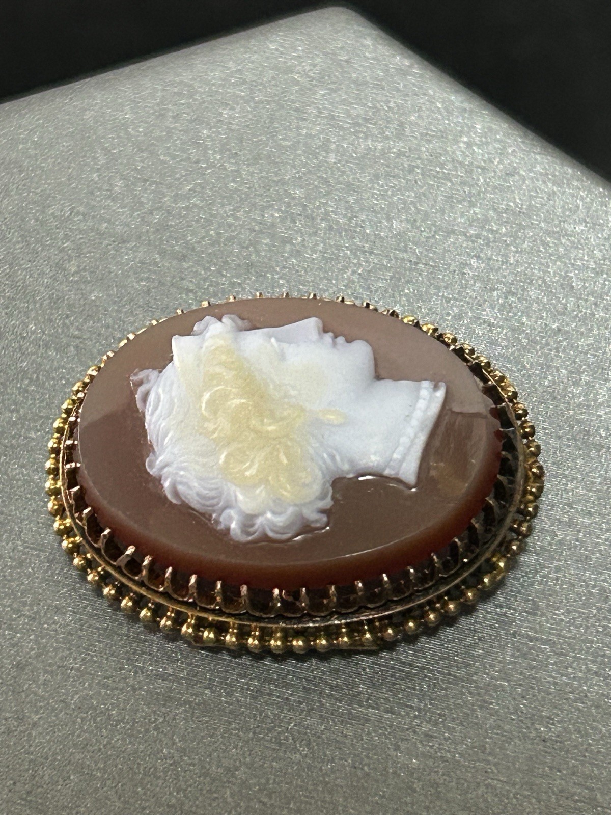 Antique Carved Shell Cameo Brooch Gold Frame Victorian Lady Portrait*