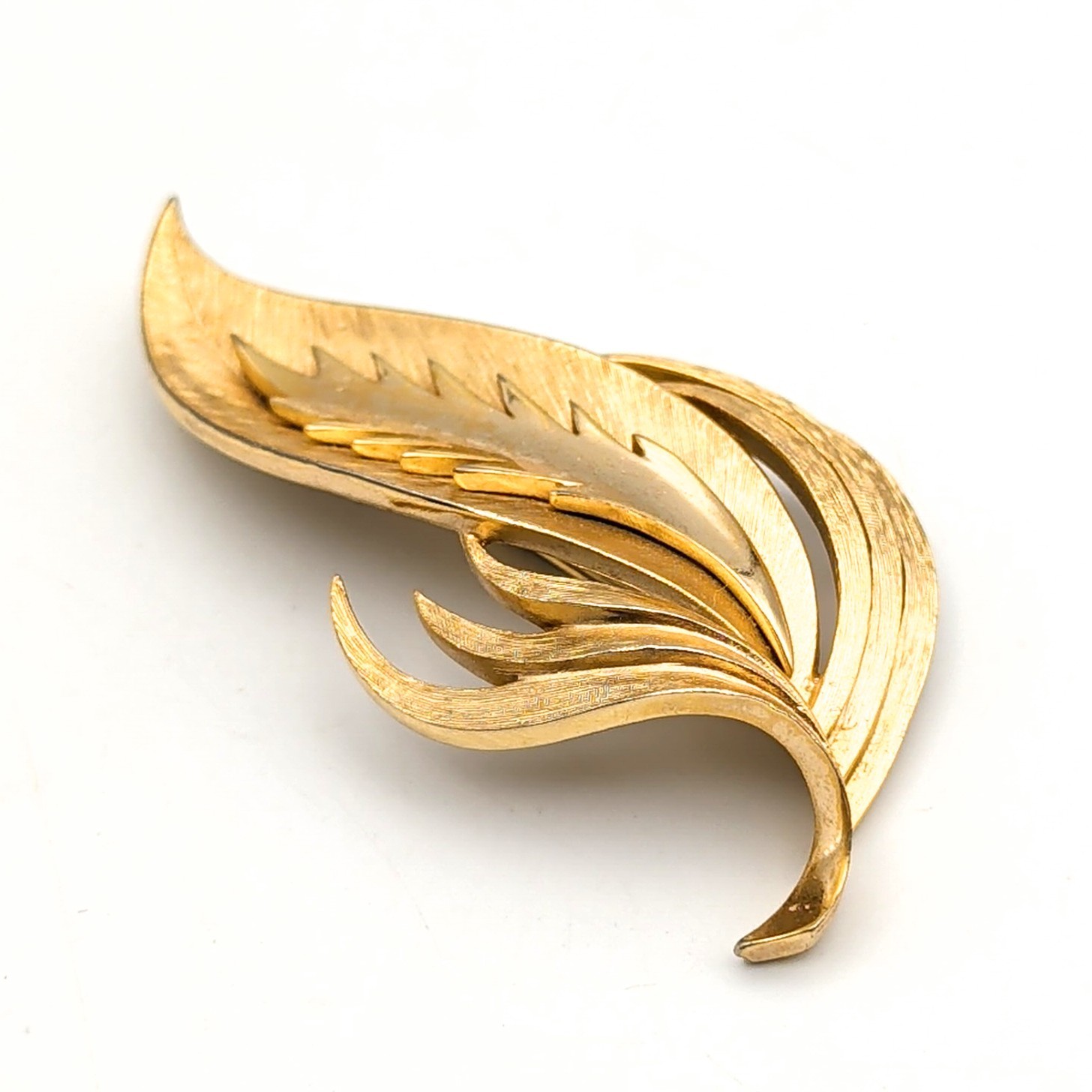 Vtg Crown Trifari Gold Tone Brushed And Polished Leaf Brooch Botanical 3″