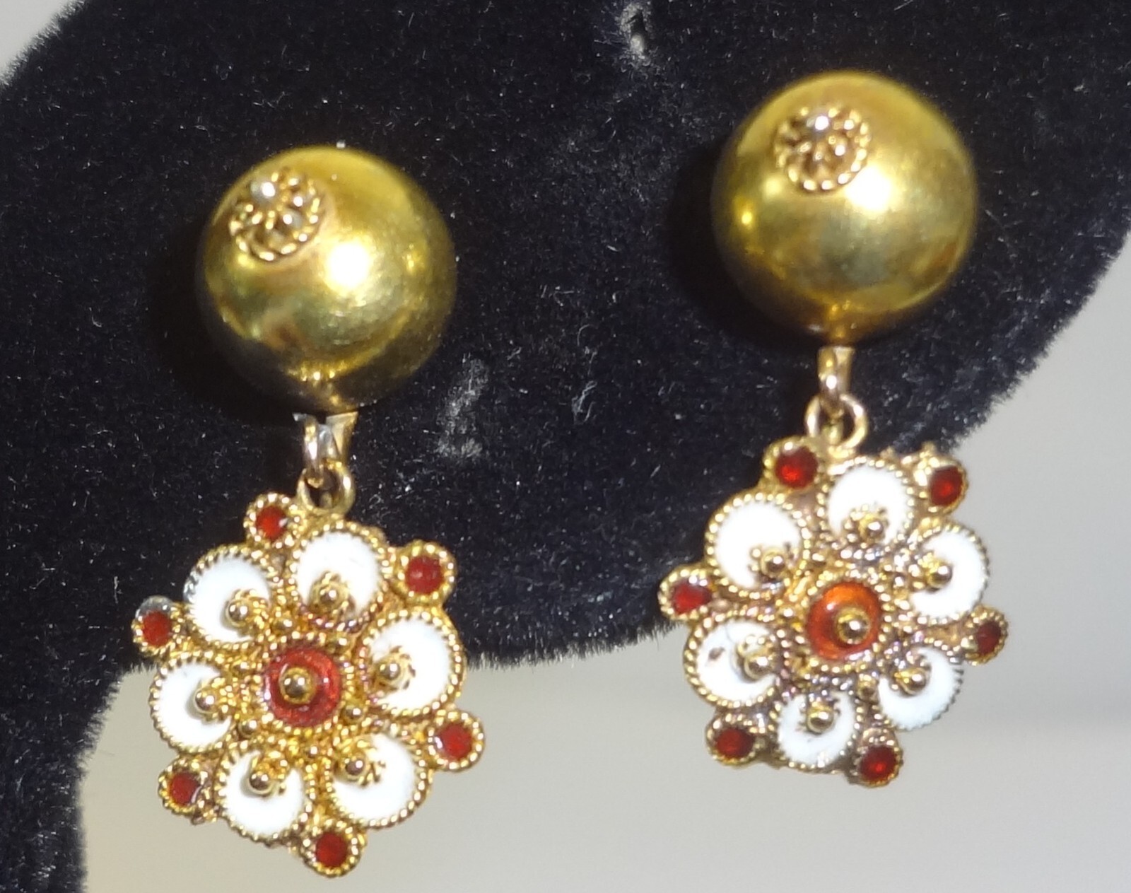 Vintage Etruscan Revival 10K Yellow Gold Red & White Enamel Screw Back Earrings
