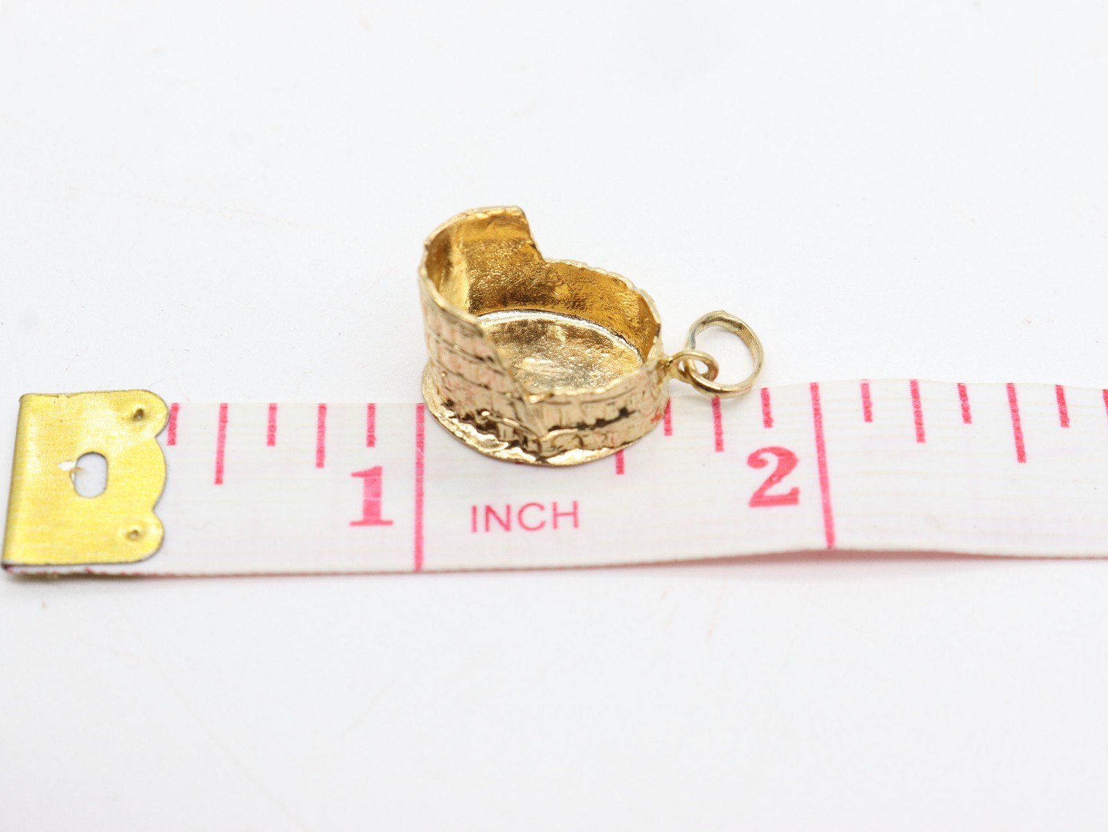 Vintage 18k Yellow Gold Roman Colosseum 3/4″ Pendant Charm