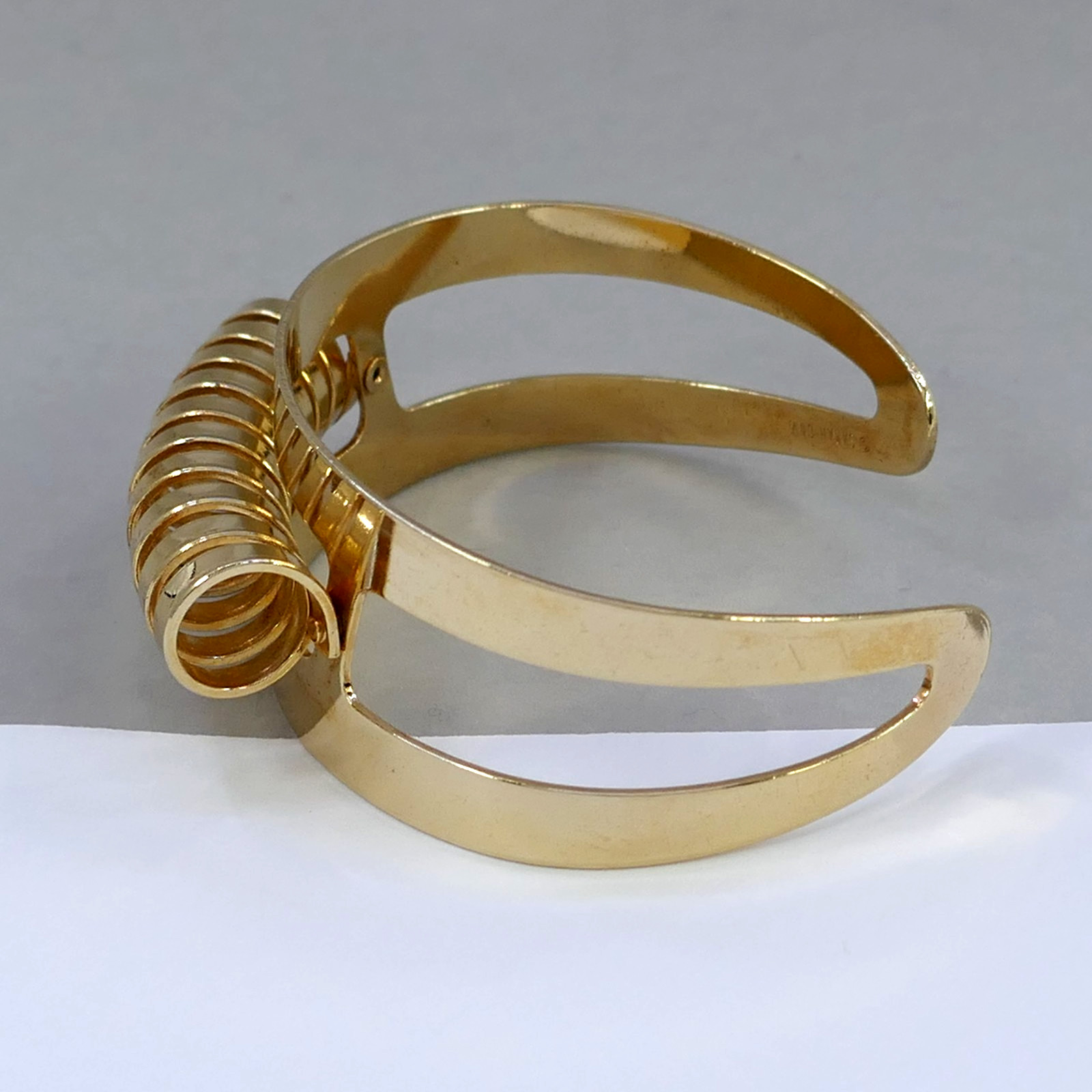 VINTAGE MODERNIST SARAH COVENTRY 1971 COSMIC WRAPAROUND CUFF GOLD-TONE BRACELET