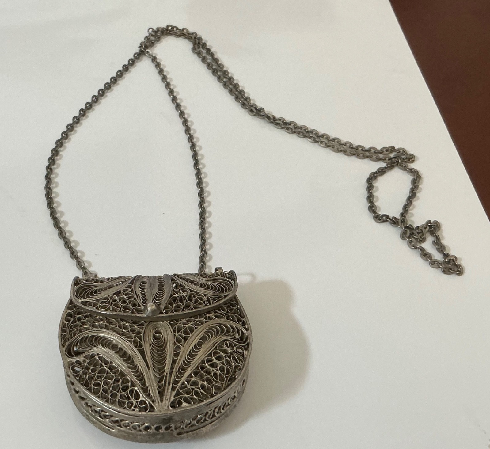VTG Silver Filigree Coin Purse on 30″ Chain..Beautiful & Delicate