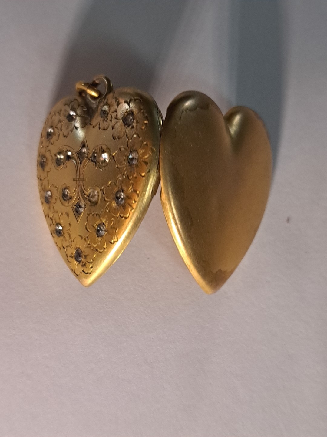 Antique Victorian S&B Co. Etched Gold Filled Starburst Fleur De Lis Heart Locket