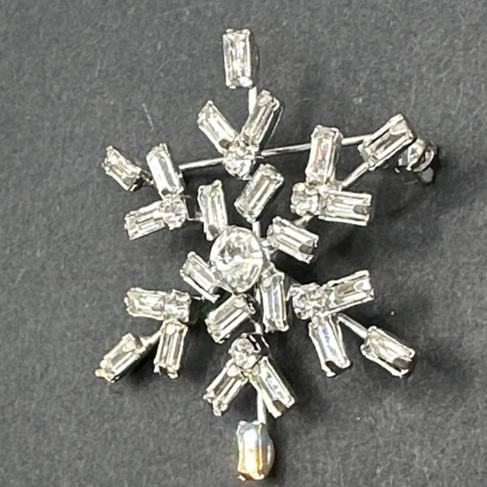 Vintage Rhinestone Snowflake Brooch Pendant J44G