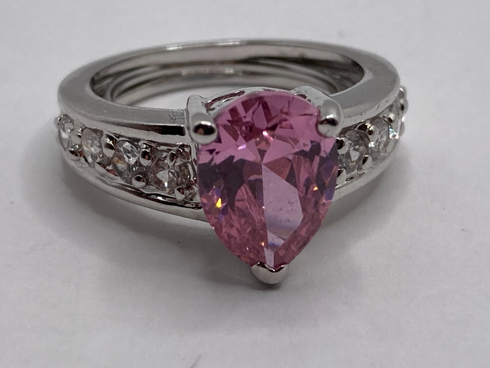 Vintage Pink Pear-Shape Stone in Sparkly Silvertone Ring (Size 7)