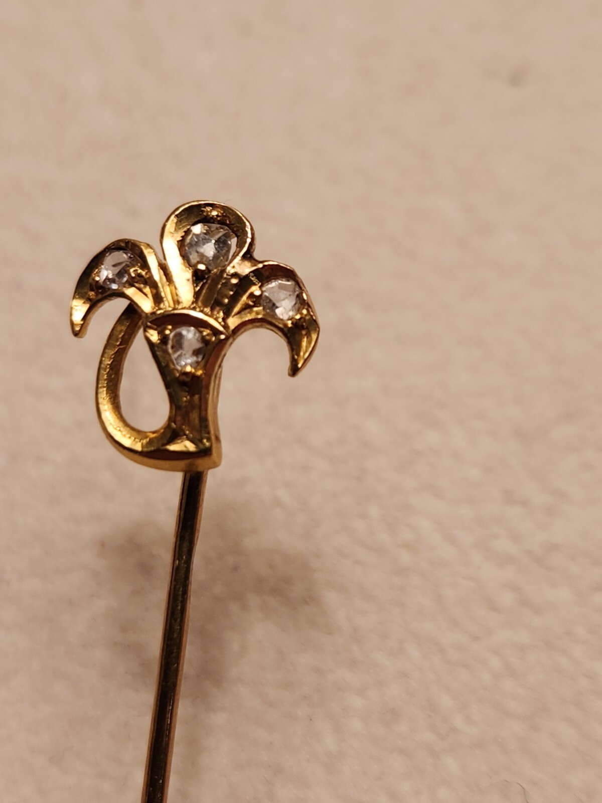 18k yellow gold FLEU-DE-LIS antique VICTORIAN stick pin ROSE CUT rock Crystal