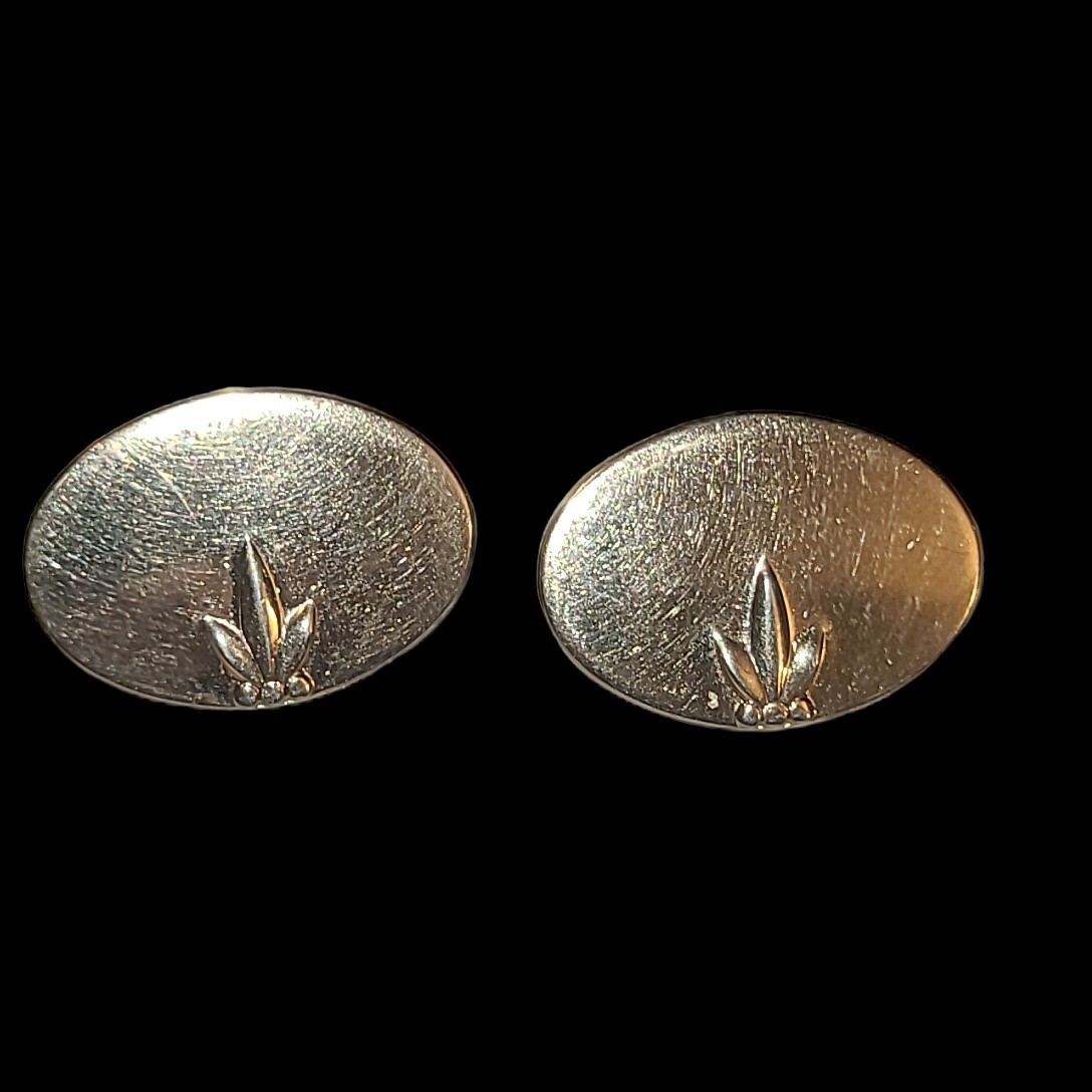 Vintage Swank Gold Tone Oval Disc With Leaf Classic Men’s Cufflinks